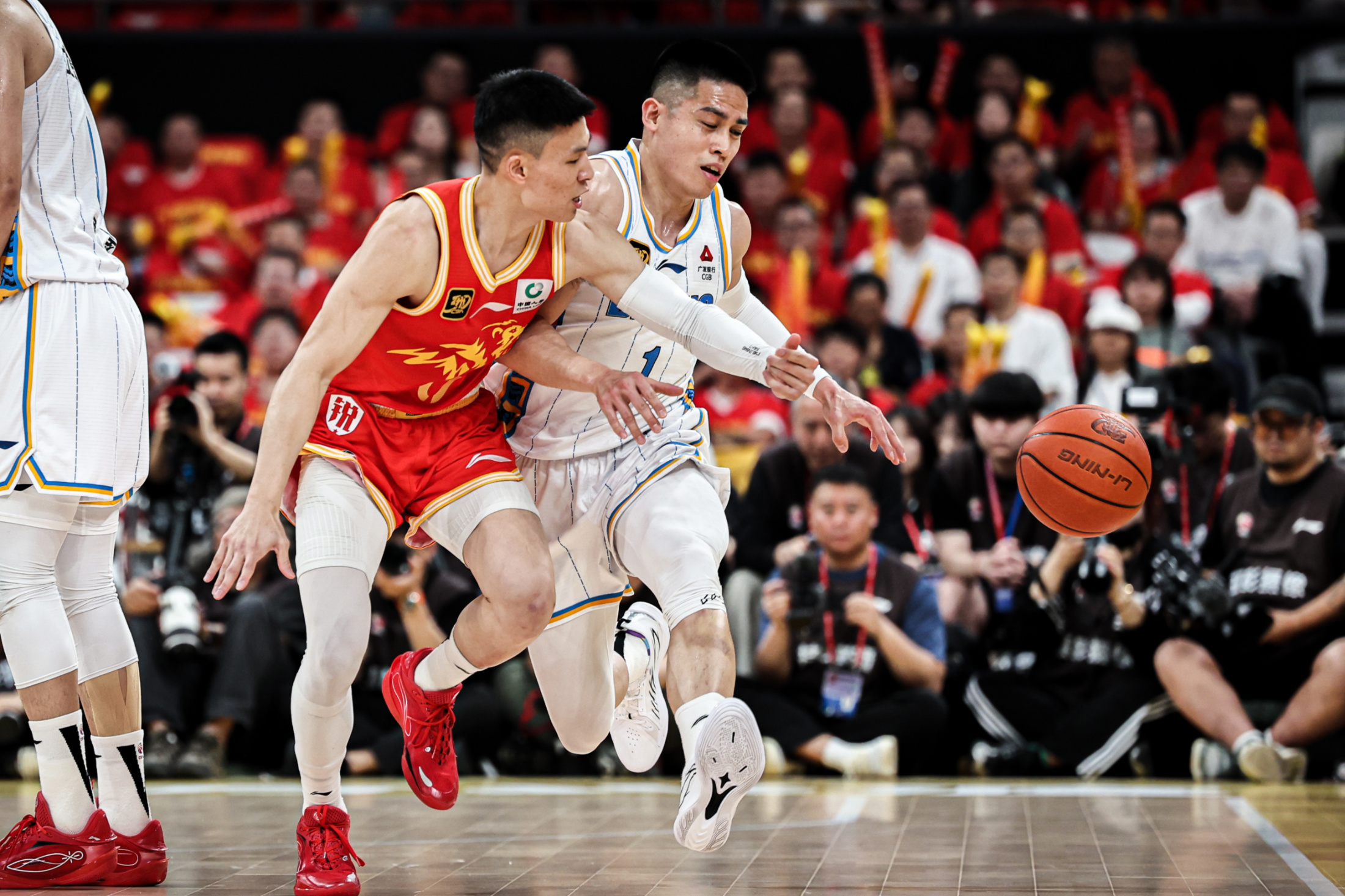 九游官方平台-加时末段广东宏远豪取连胜：CBA常规赛节点到来；赛场秩序良好；年轻球员得到机会的简单介绍
