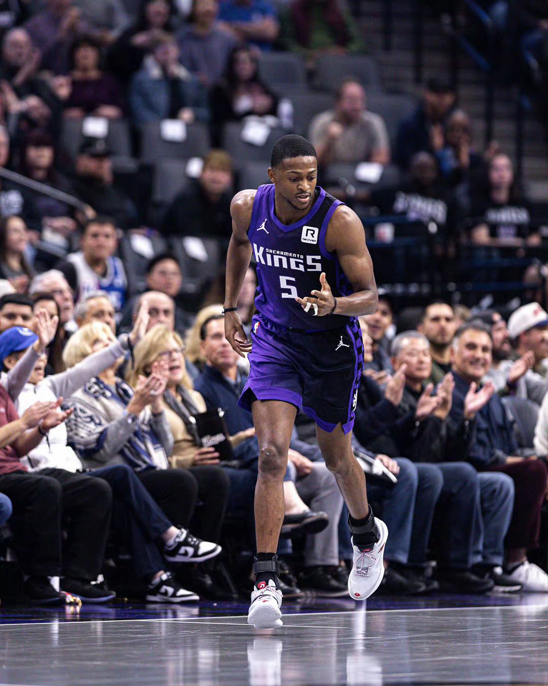 jiuyou官网入口-包含萨克拉门托国王发布备战花絮，国际比赛日复出首秀，NBA常规赛任务艰巨，控场能力受关注的词条